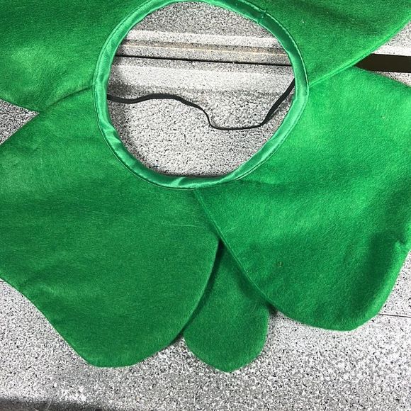 St. Patrick’s Day 4-Leaf Clover Shamrock Top Hat - Picture 2 of 3